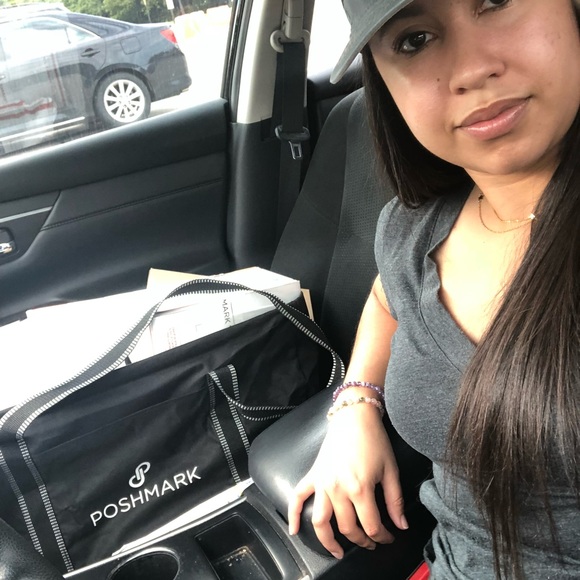 Meet your Posh ambassador , Ashley๐ - Picture 7 of 12